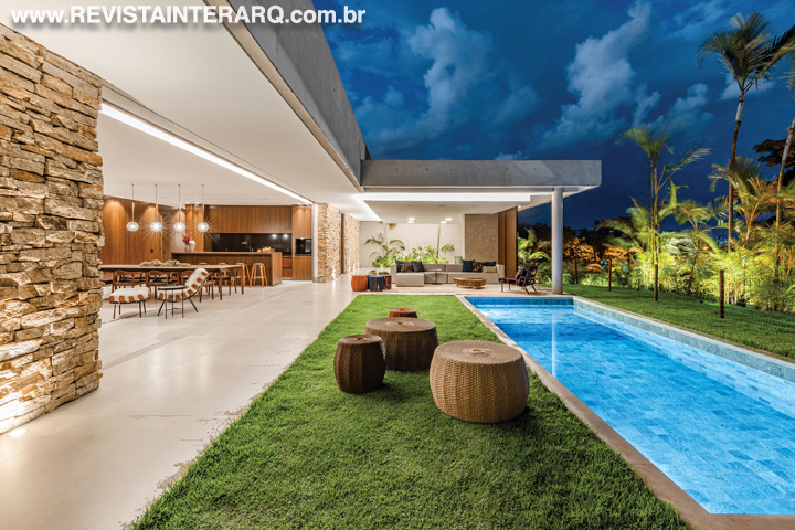 Uma casa térrea que une simplicidade e integração em uma arquitetura funcional e acolhedora - Revista InterArq | Arquitetura, Decoração, Design, Paisagismo e Lifestyle