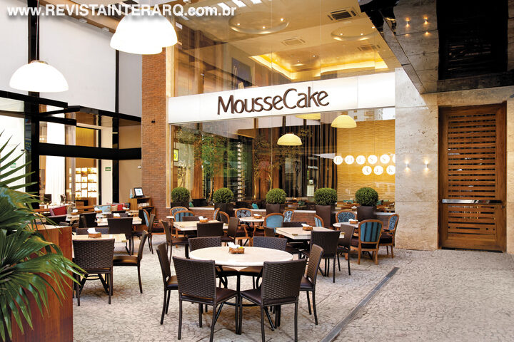 Mousse Cake Café: expansão com sabor e identidade em ambientes que encantam pelo design e acolhimento - Revista InterArq | Arquitetura, Decoração, Design, Paisagismo e Lifestyle