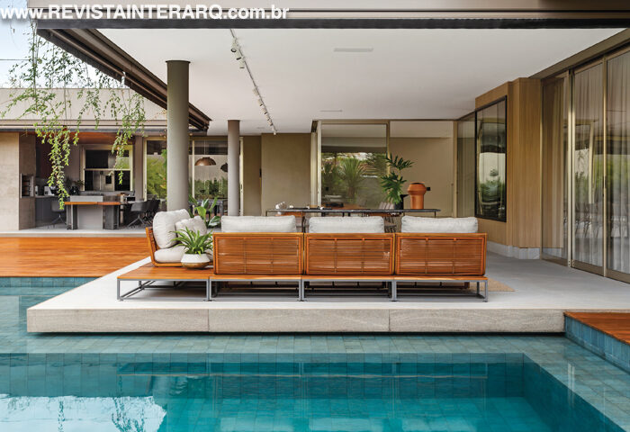 Residência suspensa que combina imponência e leveza em perfeita harmonia com a natureza - Revista InterArq | Arquitetura, Decoração, Design, Paisagismo e Lifestyle