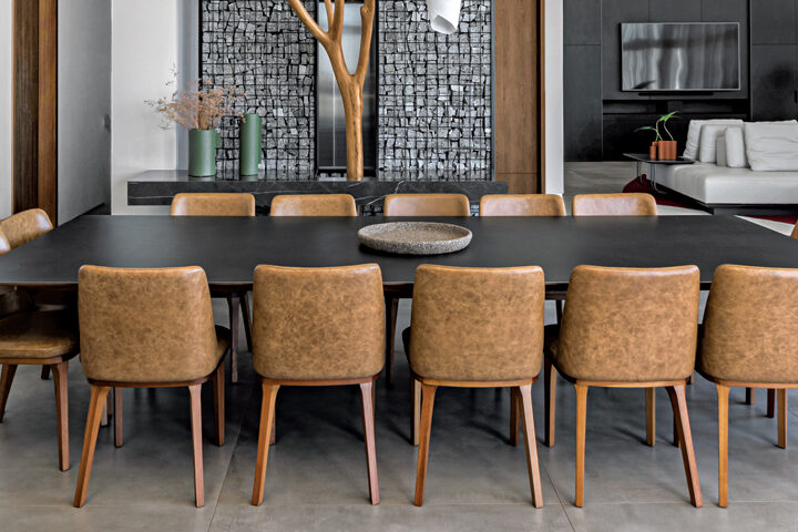 Esta cobertura duplex conta com vista deslumbrante e design autêntico em ambientes integrados e cheios de personalidade - Revista InterArq | Arquitetura, Decoração, Design, Paisagismo e Lifestyle