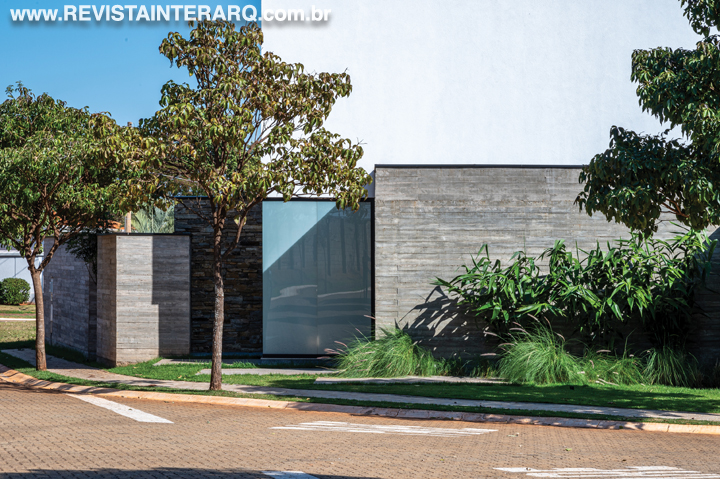 Linhas puras e integração definem este projeto moderno - Revista InterArq | Arquitetura, Decoração, Design, Paisagismo e Lifestyle