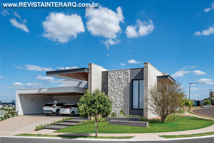 Este projeto foi pensado para trazer mais funcionalidade e acolhimento ao dia a dia - Revista InterArq | Arquitetura, Decoração, Design, Paisagismo e Lifestyle