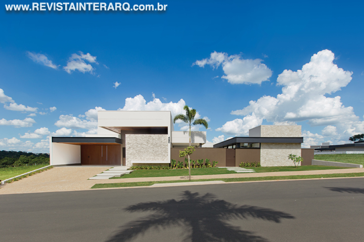 Esta casa térrea une estética e funcionalidade - Revista InterArq | Arquitetura, Decoração, Design, Paisagismo e Lifestyle