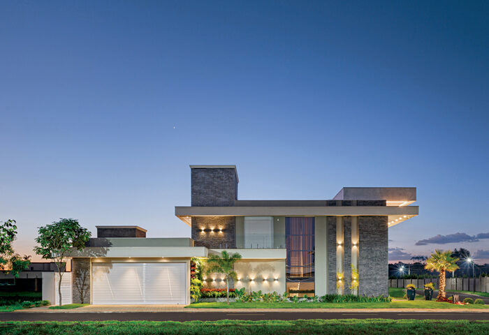 Esta residência foi concebida com uma fachada marcante e elegante - Revista InterArq | Arquitetura, Decoração, Design, Paisagismo e Lifestyle