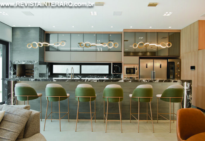 Um lar projetado com carinho e amizade, onde cada detalhe tem significado - Revista InterArq | Arquitetura, Decoração, Design, Paisagismo e Lifestyle
