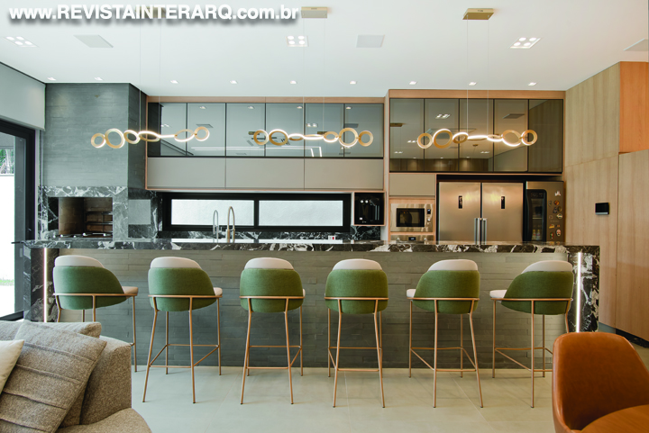 Um lar projetado com carinho e amizade, onde cada detalhe tem significado - Revista InterArq | Arquitetura, Decoração, Design, Paisagismo e Lifestyle
