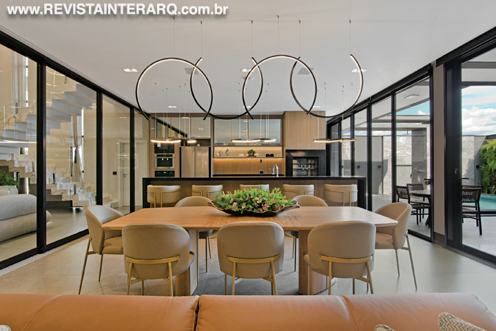 Funcionalidade, conforto e a essência de um lar feito para a família - Revista InterArq | Arquitetura, Decoração, Design, Paisagismo e Lifestyle