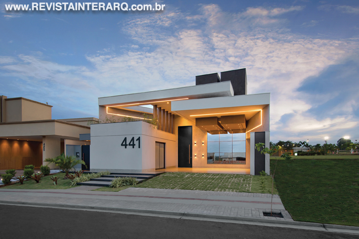 Volumes marcantes, ambientes acolhedores e história familiar definem este projeto - Revista InterArq | Arquitetura, Decoração, Design, Paisagismo e Lifestyle