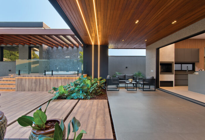 Conforto, privacidade e lazer em uma casa feita para a família - Revista InterArq | Arquitetura, Decoração, Design, Paisagismo e Lifestyle