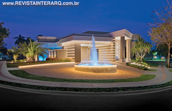 Este projeto de linhas neoclássicas tem ares de castelo - Revista InterArq | Arquitetura, Decoração, Design, Paisagismo e Lifestyle